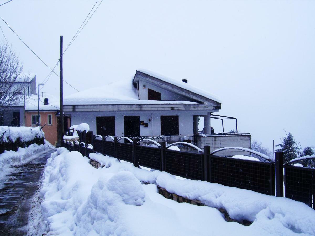 Casa Vacanze L'Agrifoglio Montefalcione Exterior photo